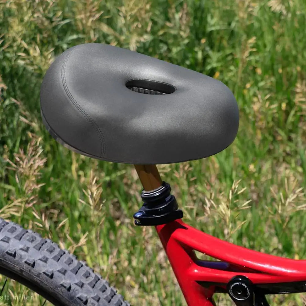 Weicher Breiter Fahrradsitz – Universeller Atmungsaktiver MTB Sattel mit Vier-Ecken Federdämpfung | Outdoor Fahrrad Zubehör Kaufschwan®