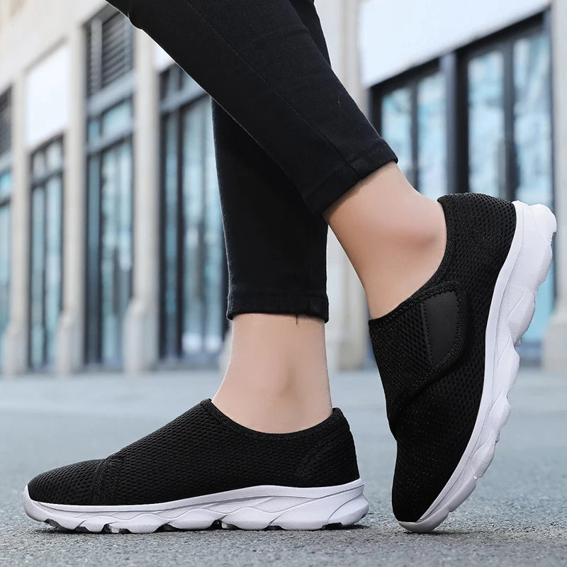 Damen Weitgeschnittene Sneaker – Atmungsaktive Mesh Freizeitschuhe | Bequeme Flache Schuhe für Damen Kaufschwan®