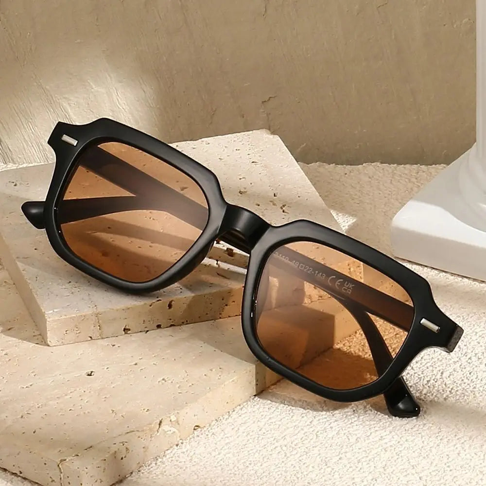 Retro-Sonnenbrille mit Vieleckigem Rahmen – Runde Sonnenbrille mit Nieten, Gestreiften Bügeln und UV400-Schutz zum Autofahren und für Freizeitaktivitäten Kaufschwan®