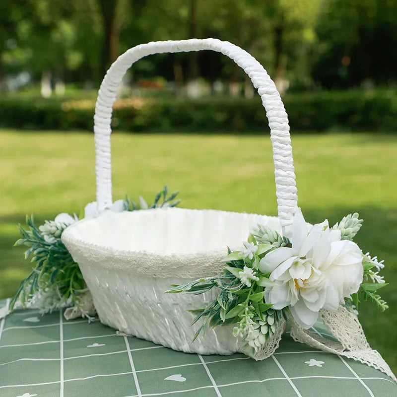 Eleganter Blumenmädchen Korb – Hochzeitskorb mit Künstlichen Blumen für Blüten und Ringe Kaufschwan® Weiß
