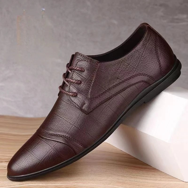 Herren Lederschuhe mit Spitzem Design – Schwarze Weiche Freizeitschuhe | Elegante Retro-Businessschuhe für Sommer & Alltag Kaufschwan®