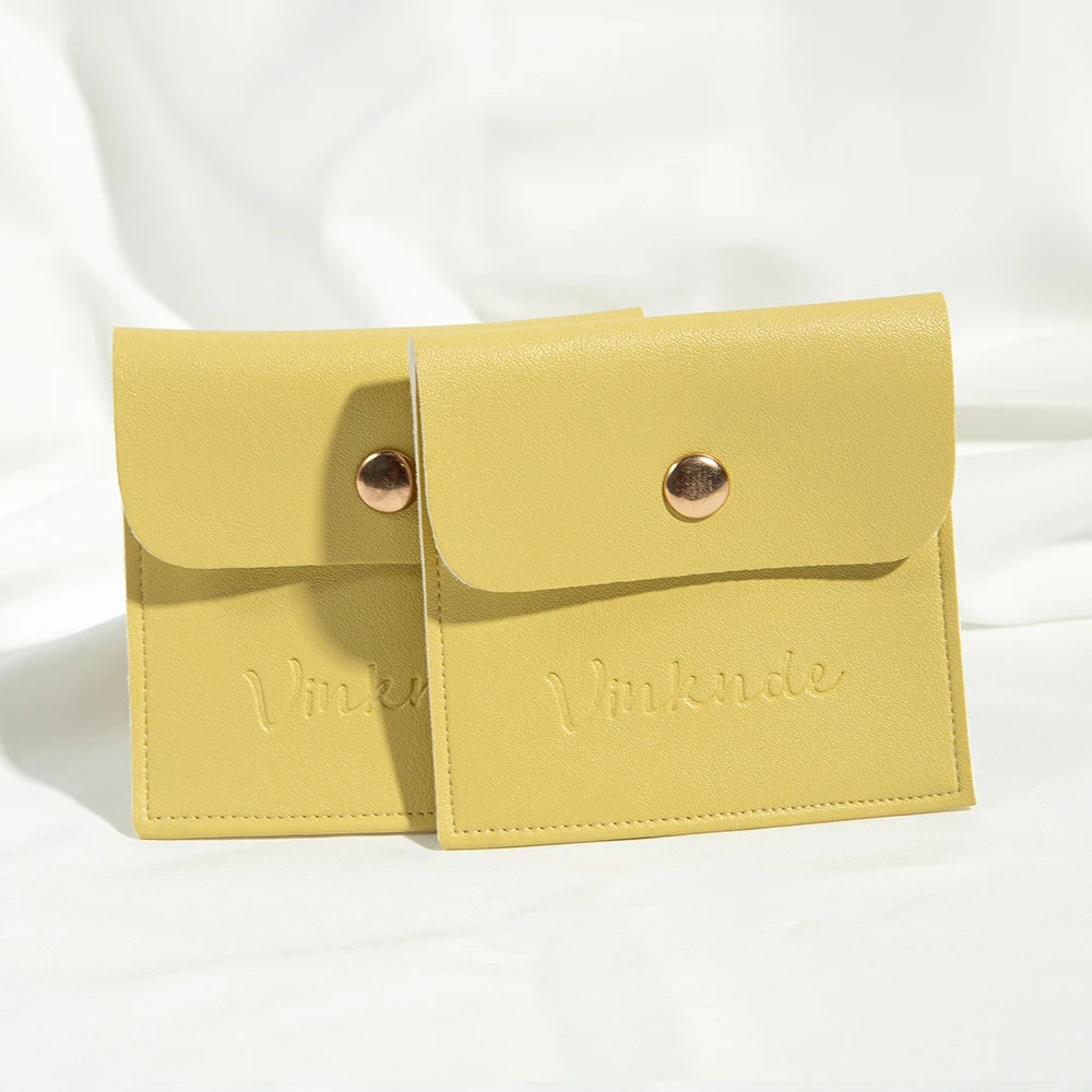 50 Stück Personalisierte PU-Leder Schmuckbeutel – Mit Druckknopfverschluss | Logo-Druck für Ohrringe, Ringe, Broschen & Geschenke Kaufschwan® Gelb 8x8cm
