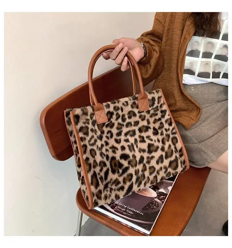 Damen Handtasche aus Weichem Plüsch – Winter Tote mit Leoparden- & Kuhmuster | Flauschige PU Leder Unterarm Schultertasche Kaufschwan®