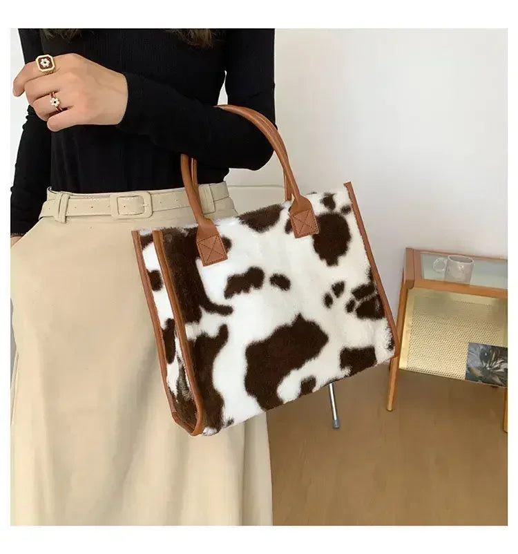 Damen Handtasche aus Weichem Plüsch – Winter Tote mit Leoparden- & Kuhmuster | Flauschige PU Leder Unterarm Schultertasche Kaufschwan®