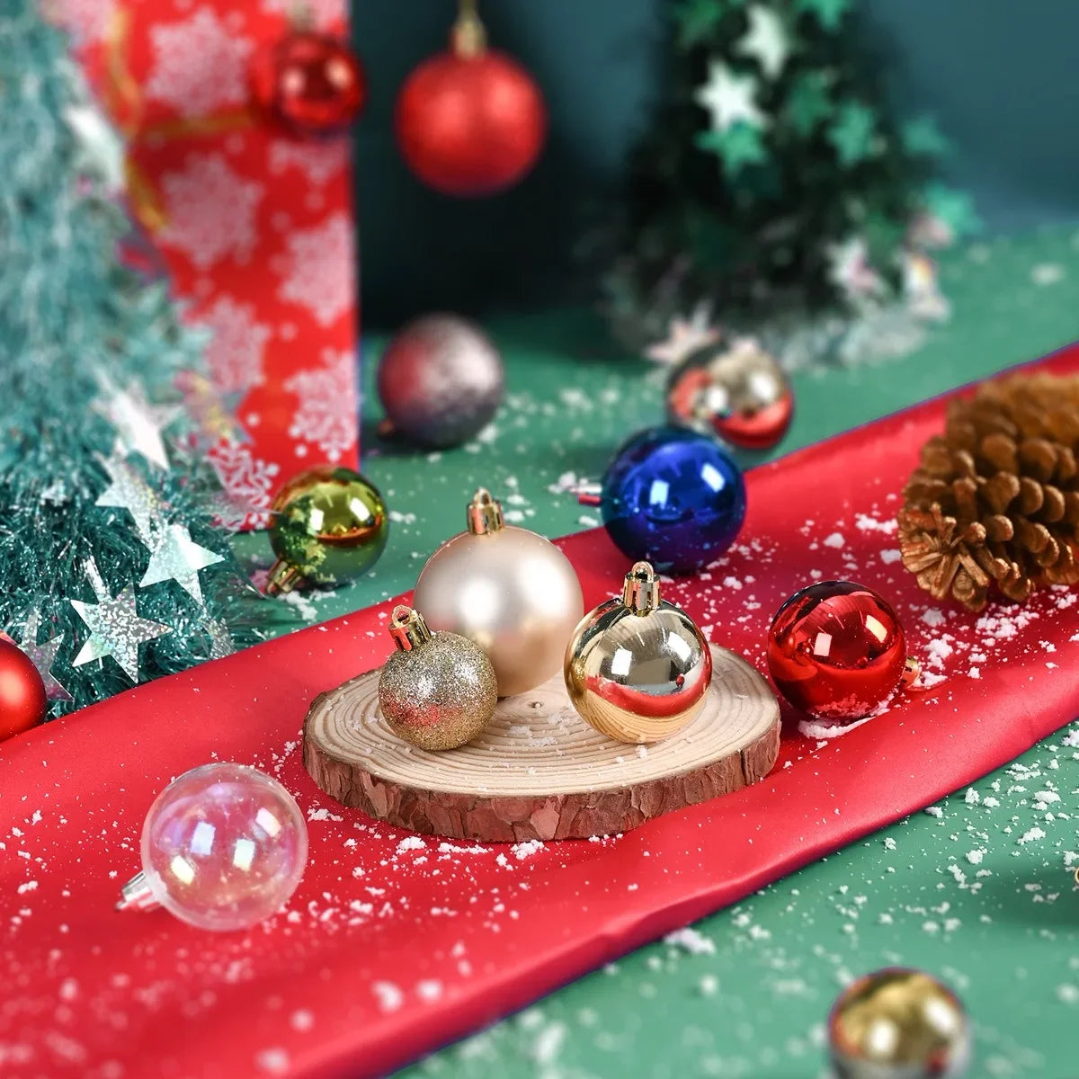 24 Stück 4CM Weihnachtskugeln – Bruchsichere Baumdekoration | Hängende Christbaumkugeln für Zuhause & Festliche Anlässe Kaufschwan®