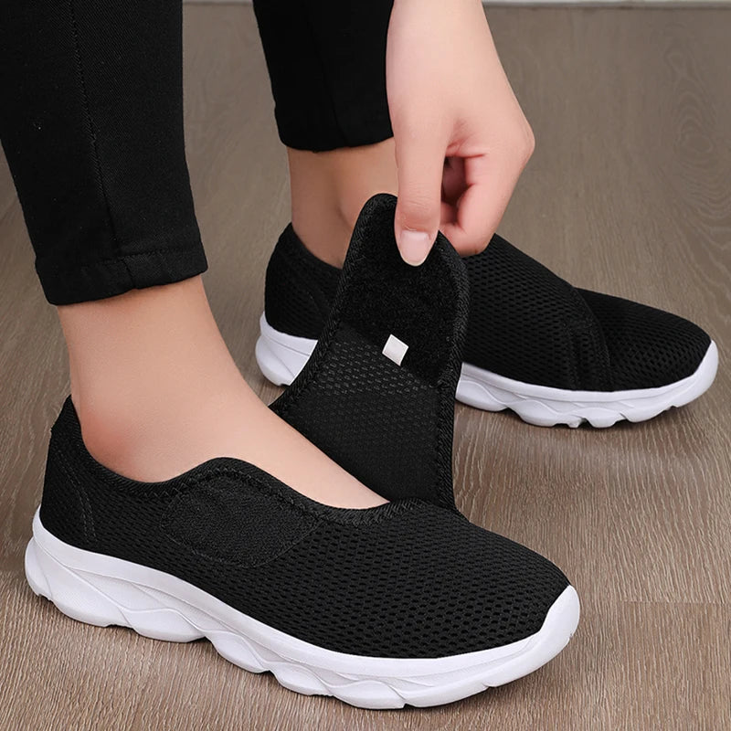 Damen Weitgeschnittene Sneaker – Atmungsaktive Mesh Freizeitschuhe | Bequeme Flache Schuhe für Damen Kaufschwan® Schwarz Weiß 36