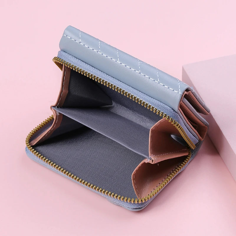 Damen Tri-Fold Kurzgeldbörse – PU Leder Kartenetui | „Love“-Stickerei im Koreanischen Minimalistischen Stil Kaufschwan®