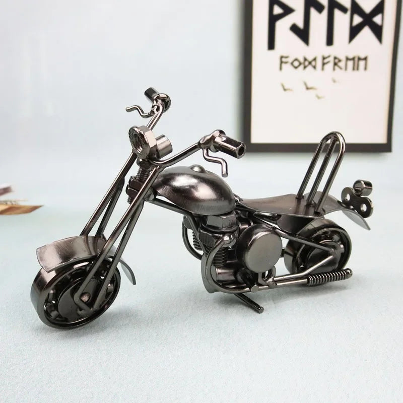 Retro Motorrad Modell aus Metall – Handgefertigte Eisen-Motorradfigur für Zuhause, Büro und Sammlungen Kaufschwan® Design A2 - 15x6x7.5cm