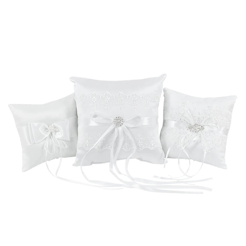 Ringkissen mit Schleife und Perlen – Elegantes Weißes Hochzeitskissen Kaufschwan®