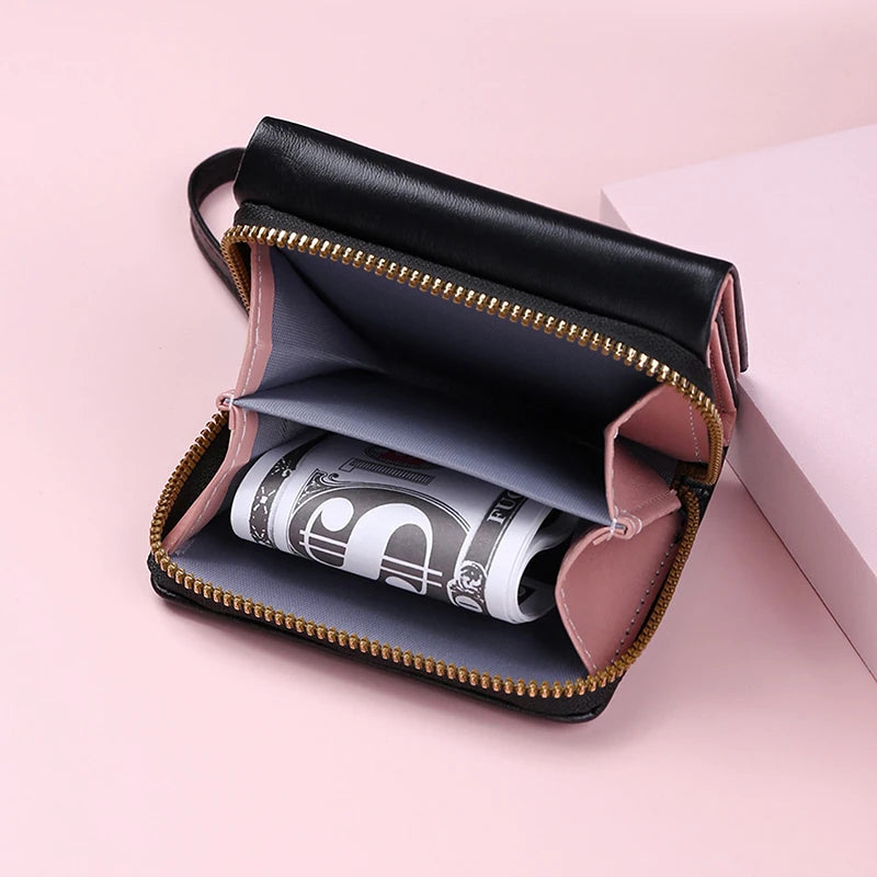 Damen Tri-Fold Kurzgeldbörse – PU Leder Kartenetui | „Love“-Stickerei im Koreanischen Minimalistischen Stil Kaufschwan®