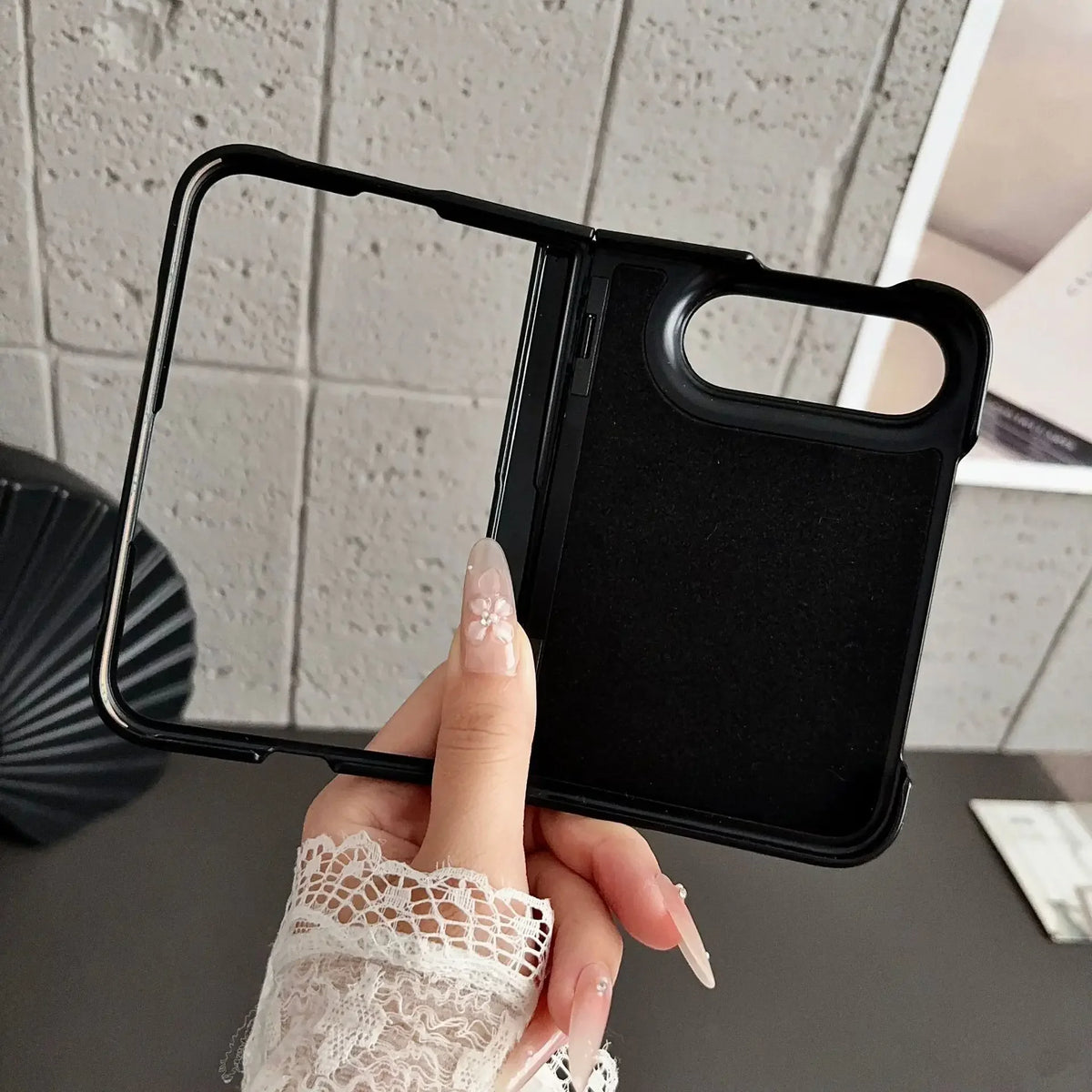 Hochwertige Magnetische Schutzhülle in Lederoptik für iPhone Duo – MagSafe-Kompatible Rundumschutzhülle mit Scharnier- und Stoßschutz Kaufschwan®