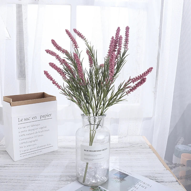 Schöne Künstliche Lavendelblumen mit Schaum-Weizen & Kolbenblumen – Kunstblumenstrauß für Hochzeit, Zuhause & Weihnachtsdekoration | DIY Florale Handwerkskunst Kaufschwan®