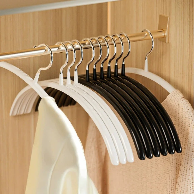 Halbkreisförmige Kleiderbügel – Anti Rutsch Schulter Schutz für Die Kleiderschrank Organisation Kaufschwan®