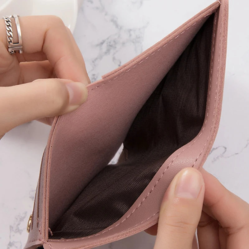 Damen Kurzgeldbörse – Modische Kleine Geldtasche | PU Leder Portemonnaie mit Hasp-Verschluss & Kartenfächern Kaufschwan®