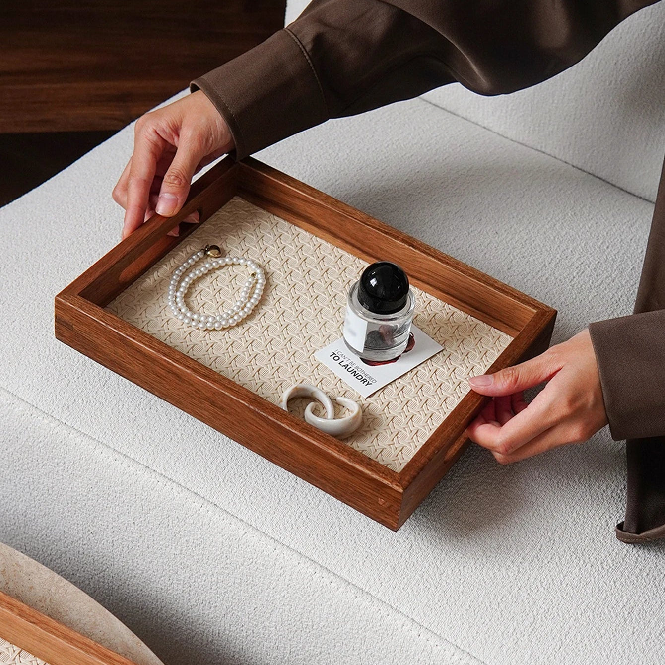 Leder-Tablett mit Bambusmuster & Akazienholz – Dekoratives Schmuck- & Aromatherapie-Tablett für Zuhause & Geschenkideen Kaufschwan®
